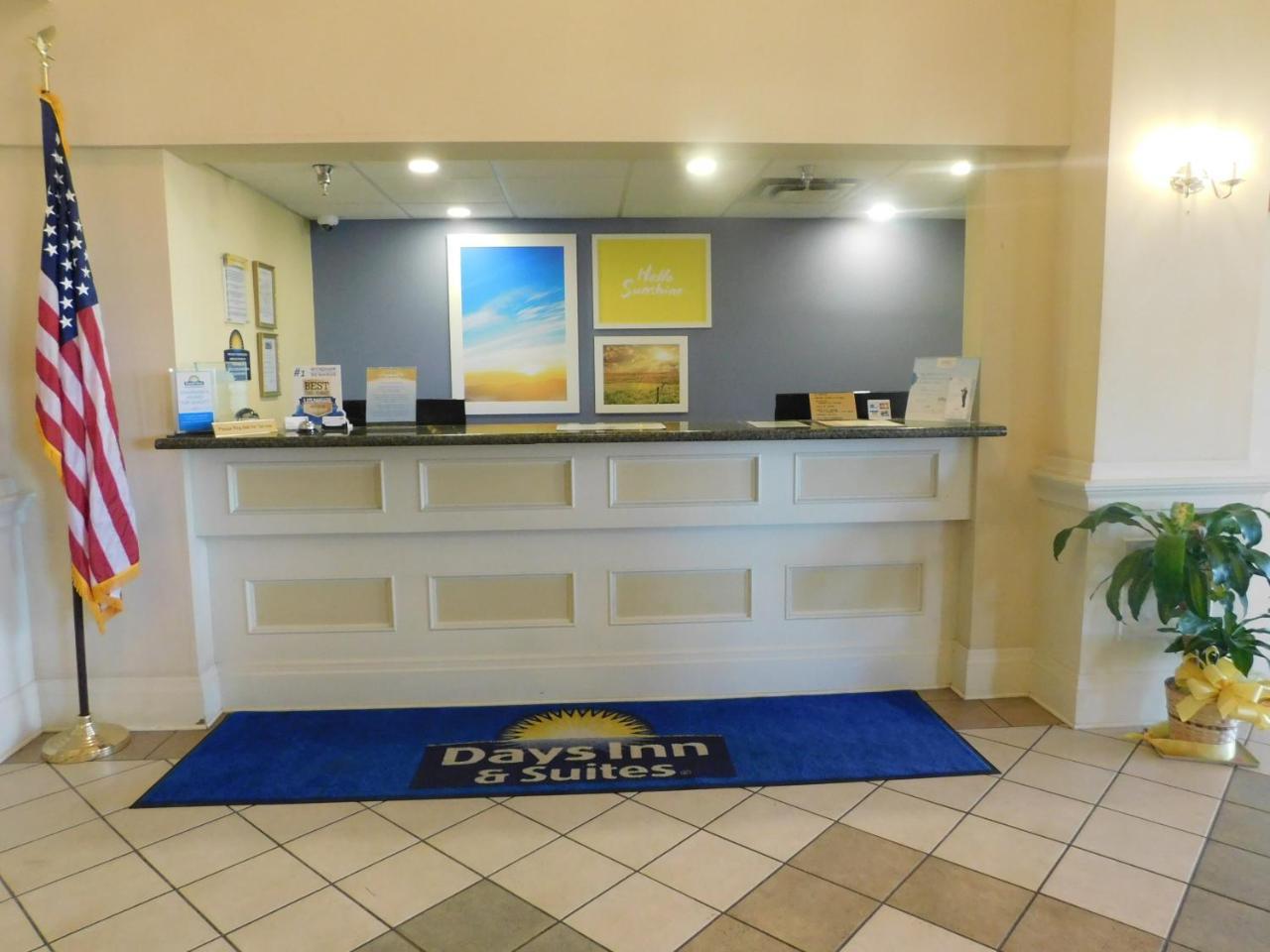Days Inn & Suites By Wyndham Pocahontas Exterior foto